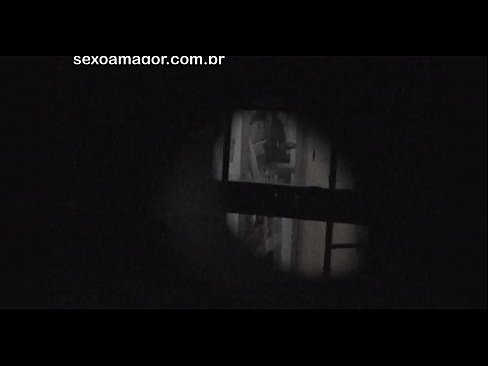 ❤️ Blondie fær leynilega myndbandsupptöku af hverfisferðamanni sem er falinn á bak við hola múrsteina ️❌ Endaþarmsmyndband á is.sexflashgame.ru ️❤